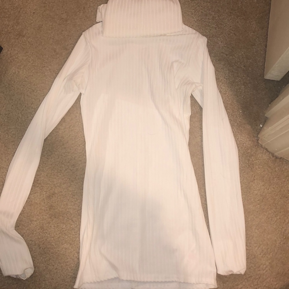 White ribbed turtle neck